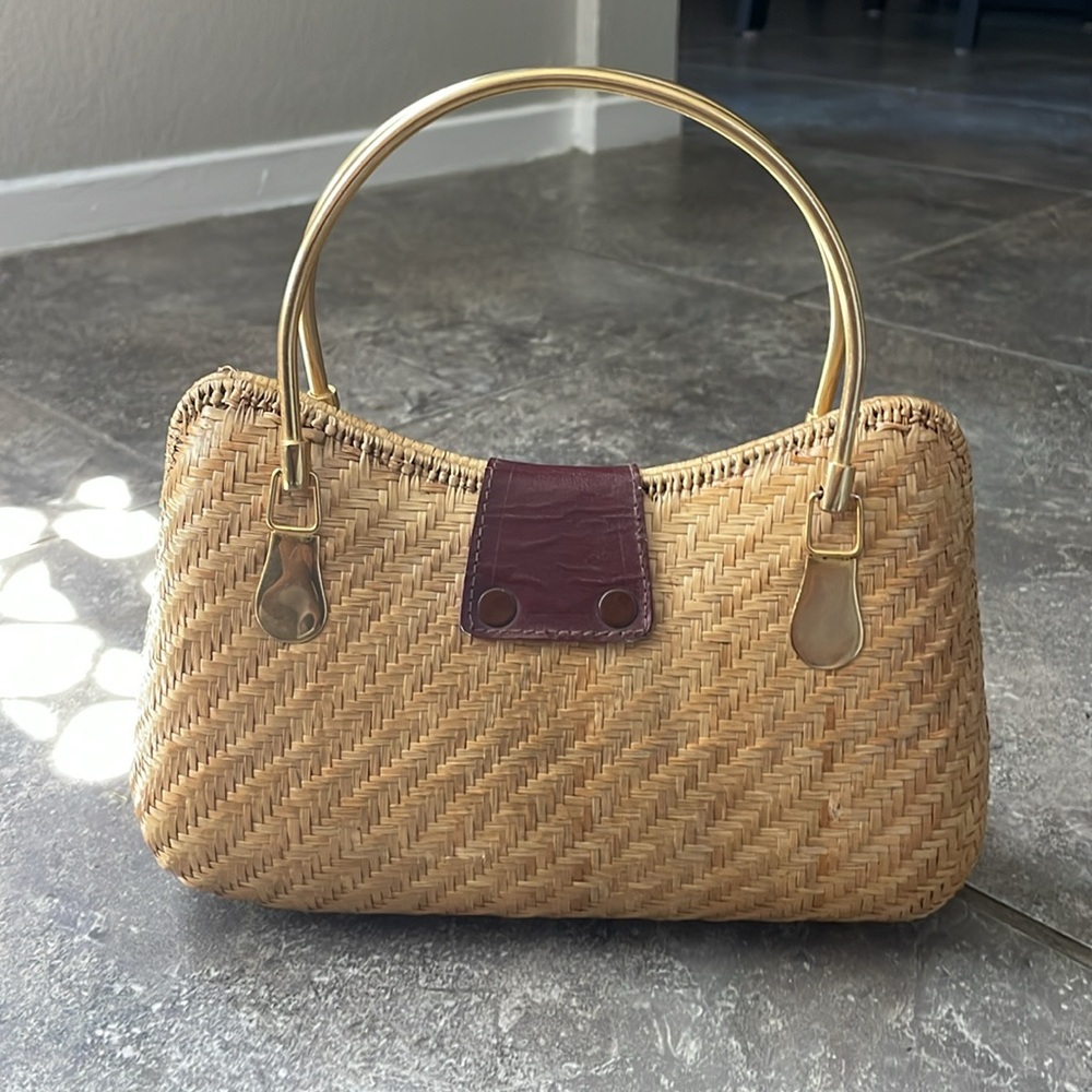 Vintage Tan Whicker Woven Handbag with Leather Enclosure and Brass Handles - Picture 3 of 8